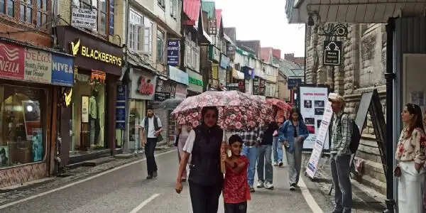 हिमाचल में कई जगह बरसे बादल, ओलावृष्टि से फसलों को नुकसान