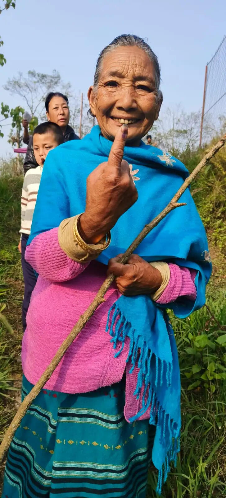 पश्चिम बंगाल में सुबह 9 बजे तक 18.76 प्रतिशत मतदान, पश्चिम मेदिनीपुर सबसे आगे