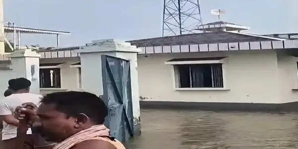 काजीकोरैया-राघोपुर बांध ध्वस्त, एक हजार से अधिक घर डूबे, 5 हजार की आबादी प्रभावित