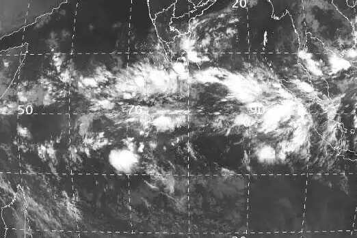 तमिलनाडु के कुछ इलाके में बारिश, मछुआरों को समुद्र में न जाने की सलाह