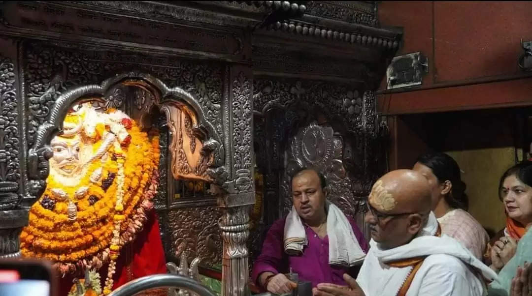 लोस चुनाव: साइकिल से नामांकन करने पहुंचे इंडी गठबंधन के प्रत्याशी अजय राय