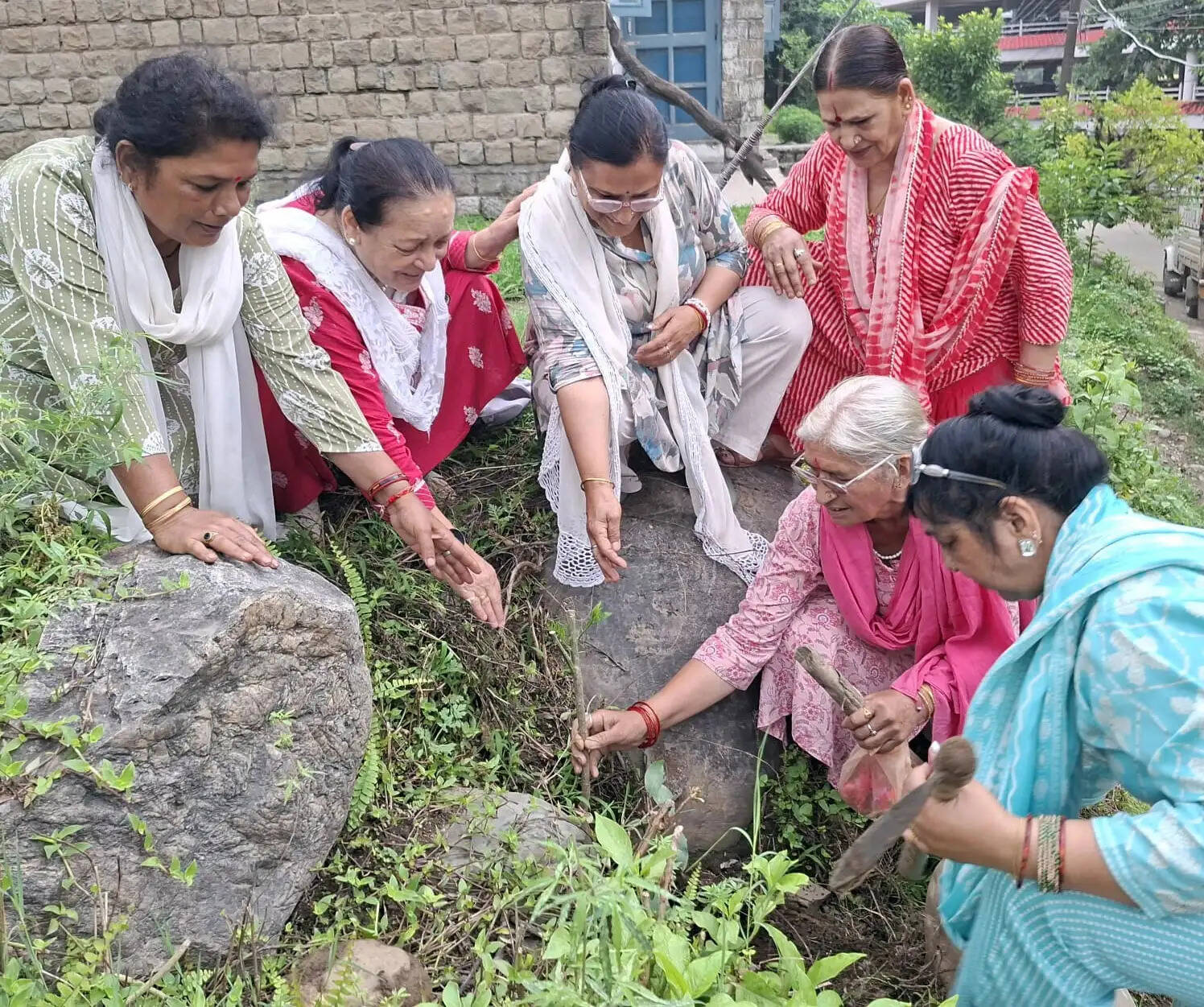 पर्यावरण संरक्षण में जुटी समाजसेवी कृष्णा की अगुवाई में किया पौध रोपण