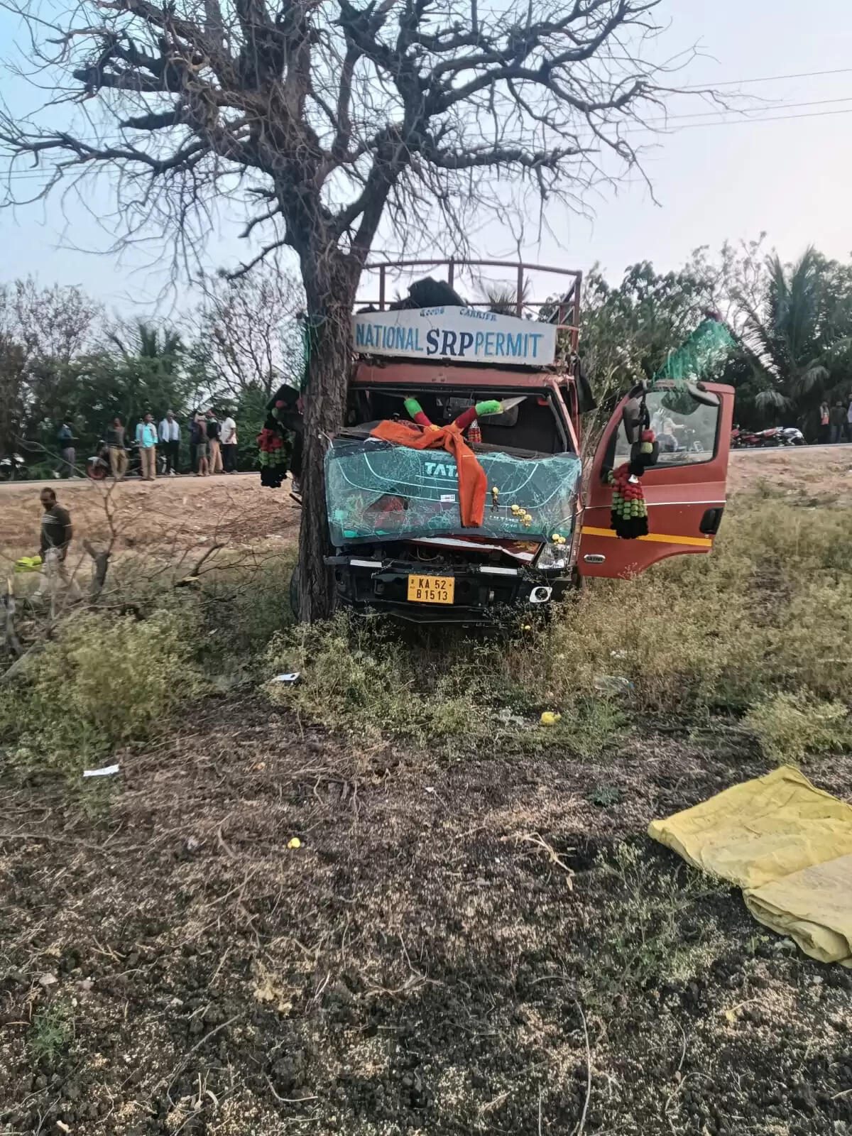 कर्नाटक में भीषण सड़क हादसे में 3 महिलाओं की मौत, 14 से अधिक लोग घायल