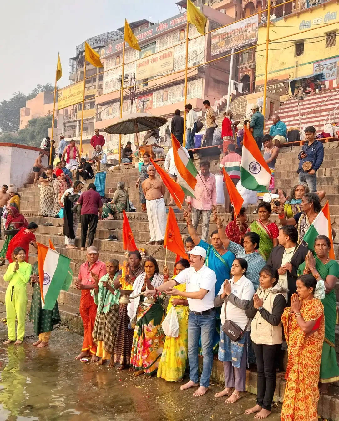 काशी तमिल संगमम में एक भारत श्रेष्ठ भारत की भावना संग मेहमानों संग उतारी गंगा आरती