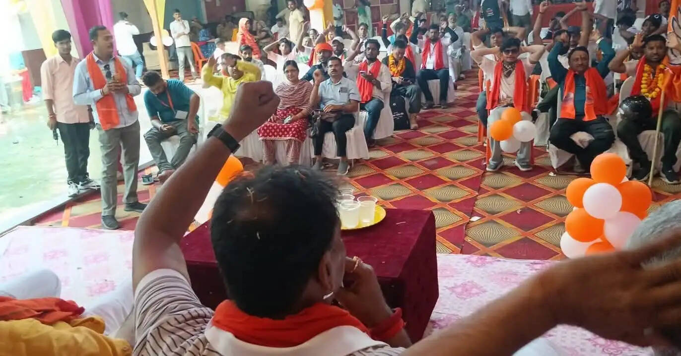 काशी के गंगाजल से मोदी जी की जन्मस्थली का जलाभिषेक सनातन आस्था और राष्ट्र सेवा के संगम का प्रतीक : अनुराग अवस्थी