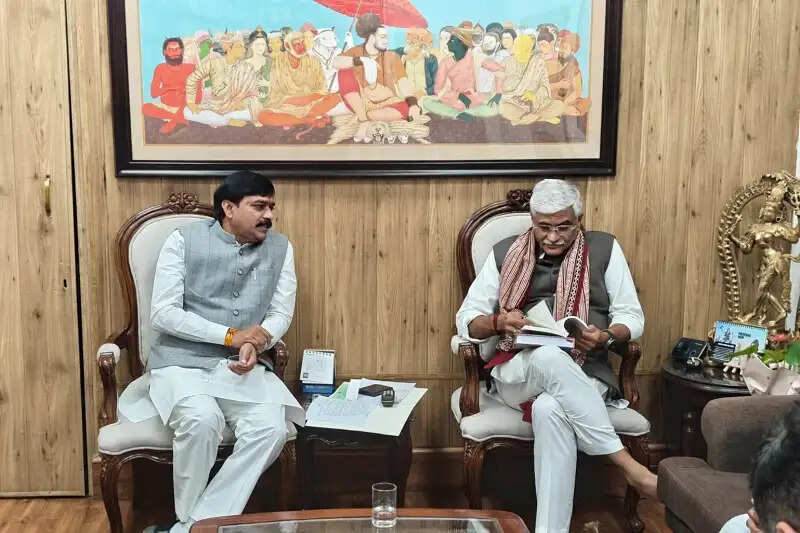 केंद्रीय मंत्री शेखावत से मिले मप्र के मंत्री लोधी, जागेश्वरनाथ लोक के विकास के लिए राशि जारी करने का किया अनुरोध