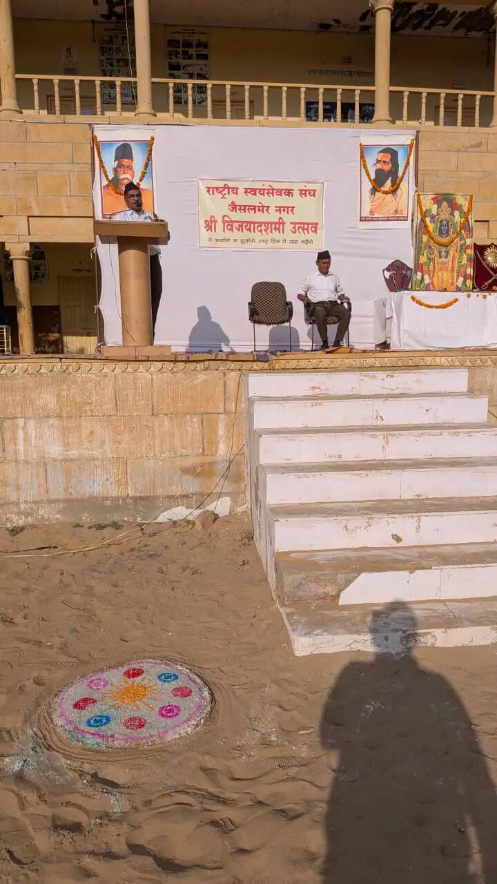 जयघोष और पुष्प वर्षा के बीच जैसलमेर में विजयादशमी उत्सव संपन्न, शहर में निकला भव्य पथ संचलन
