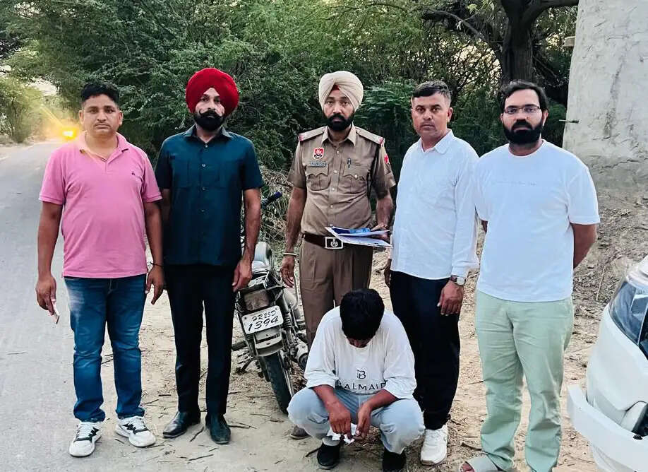 सिरसा: पुलिस ने पांच नशा तस्करों को दबोचा, लाखों रुपये की हेरोइन बरामद