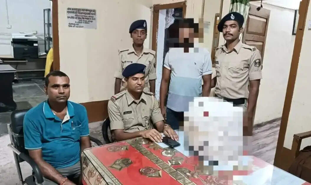 119 बोतल कोरेक्स सिरप के साथ बांका का तस्कर गिरफ्तार, बाइक और मोबाइल जब्त