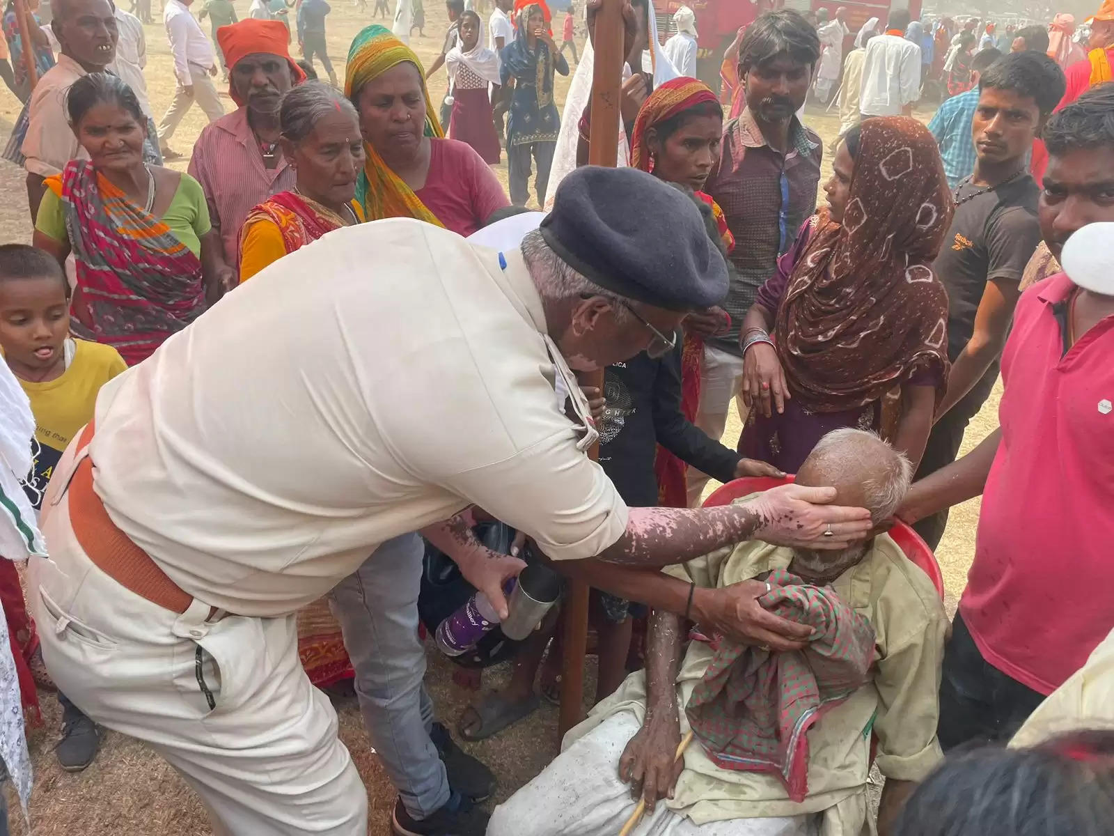 फारबिसगंज में दिखा पुलिस का मानवीय चेहरा, भीषण गर्मी में बेहोश हुए बुजुर्ग के लिए लगायी दौड़