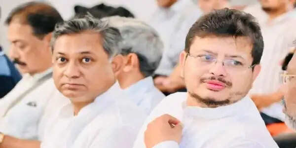 अभिषेक का पार्टी से कोई संबंध नहीं, ममता बनर्जी सलाहकार के रूप में मार्गदर्शन दें : ऋतब्रत बनर्जी