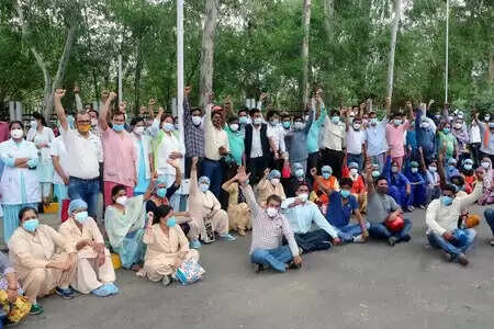 अन्य मेडिकल कॉलेजों में भेजे जाएंगे एसटीएच के अतिरिक्त उपनल कर्मी