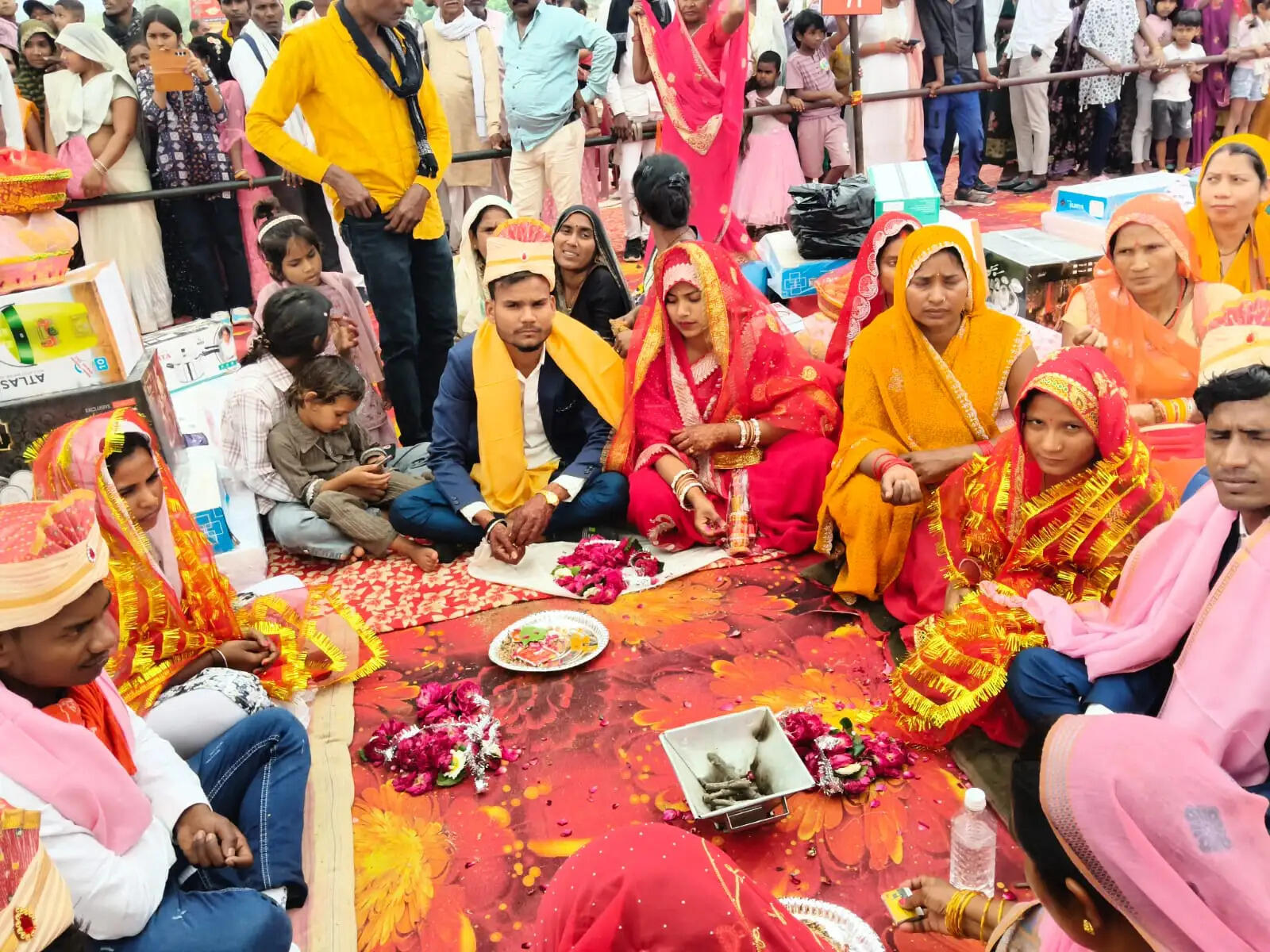 सामूहिक विवाह में 269 जोड़ाें की सजी खुशियों की बारात