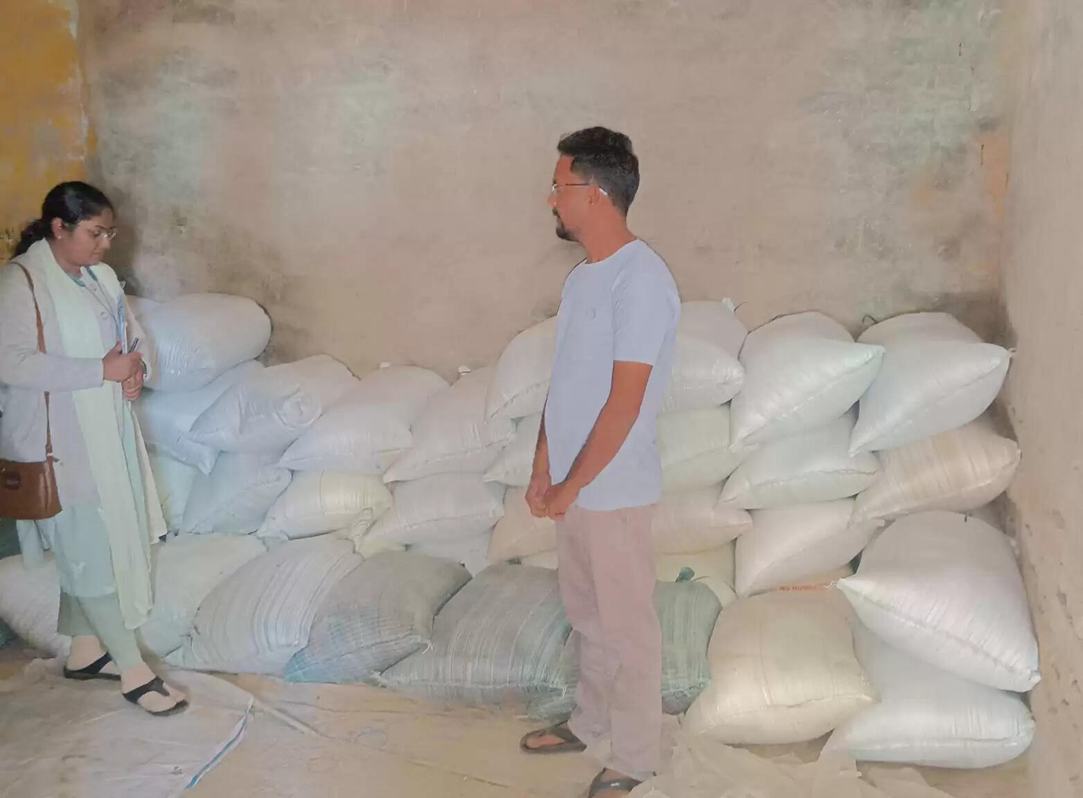 कोरिया: जिले में 120 बोरी अवैध धान जब्त, कई किसानों का अमानक धान रिजेक्ट