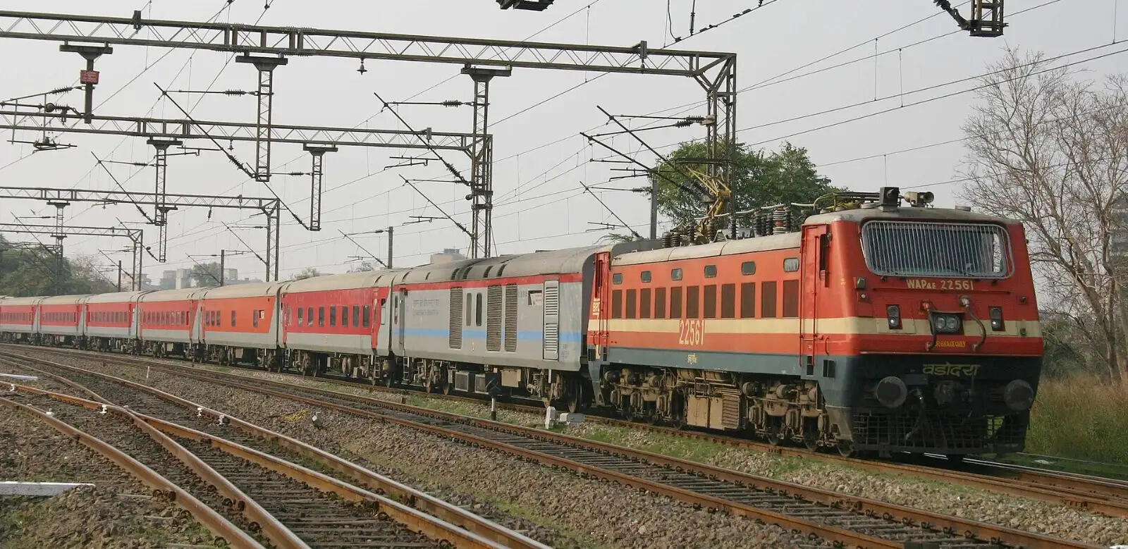 ट्रेनों की समयपालनता में उत्तर पश्चिम रेलवे देशभर में प्रथम स्थान पर