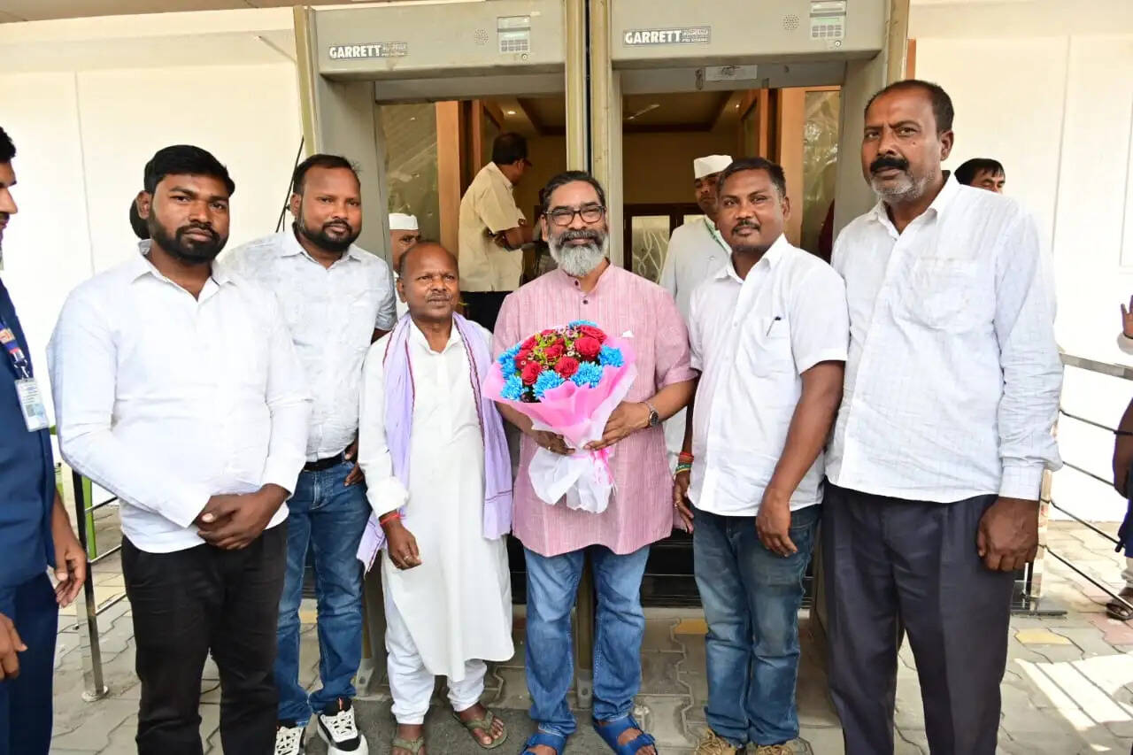 मुख्यमंत्री हेमन्त सोरेन से आम लोगों ने की मुलाकात