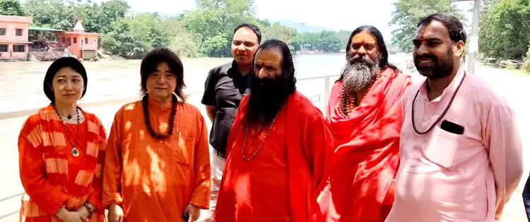 महंत पुरी के नेतृत्व में संतों ने लिया तैयारियों का जायजा