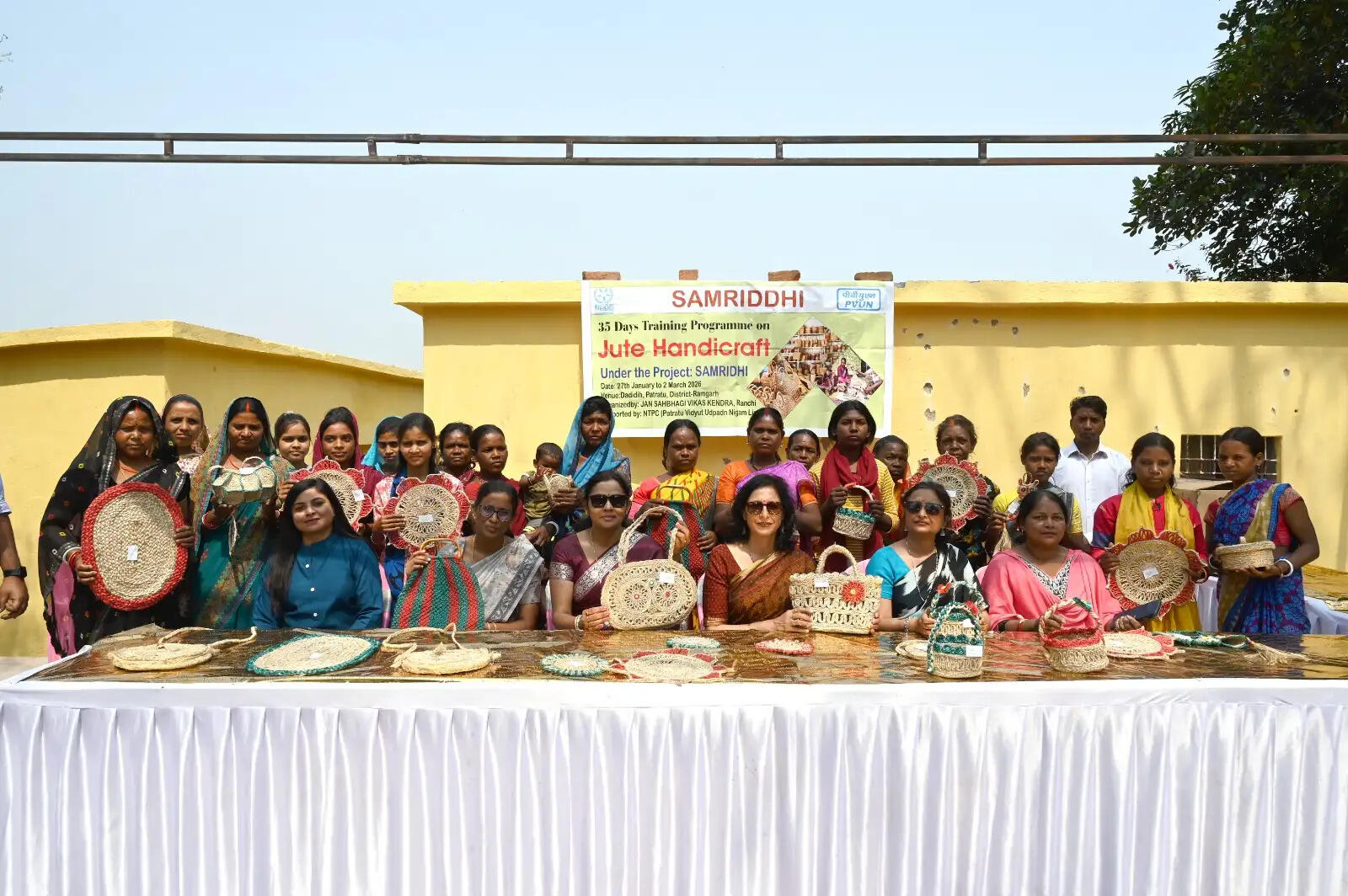 बिरहोर जनजाति की 15 महिलाओं को रोप क्राफ्ट प्रशिक्षण,आत्मनिर्भरता की दिशा में बढ़ाया कदम