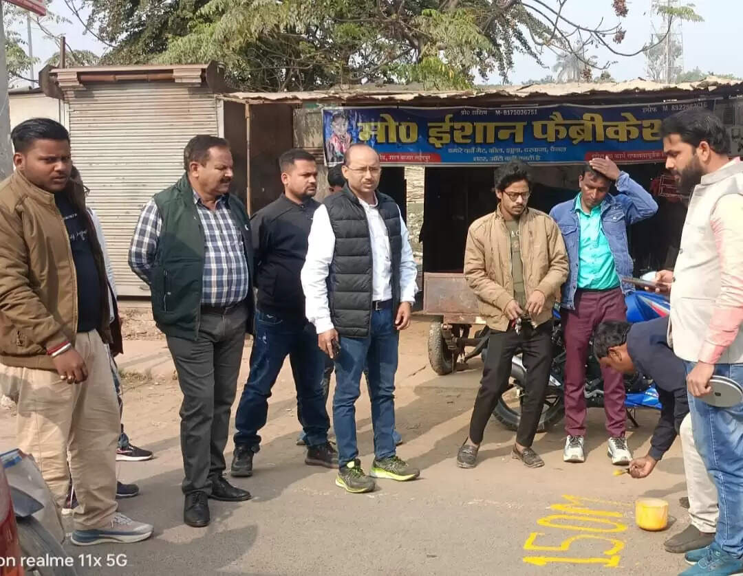 सीतापुर के तहसील मुख्यालयाें — कस्बों के चौराहों से हटेगा अतिक्रमण, लहरपुर में लगाए गए लाल निशान