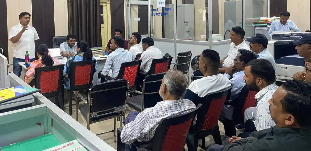 आवारा कुत्तों से जुड़ी शिकायतों के निस्तारण पर नगर निगम में कार्यशाला
