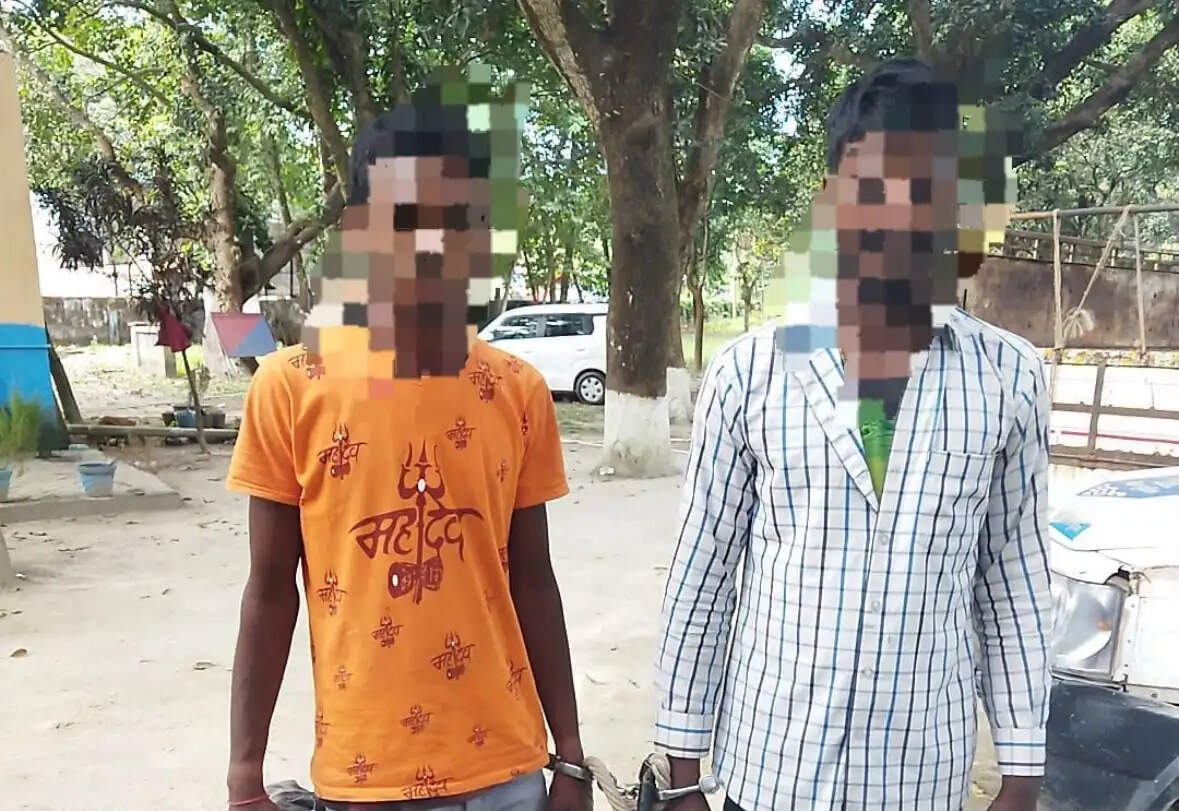 इंस्टाग्राम पर हथियार लहराना पड़ा महंगा, किशनगंज पुलिस ने दो युवकों को दबोचा