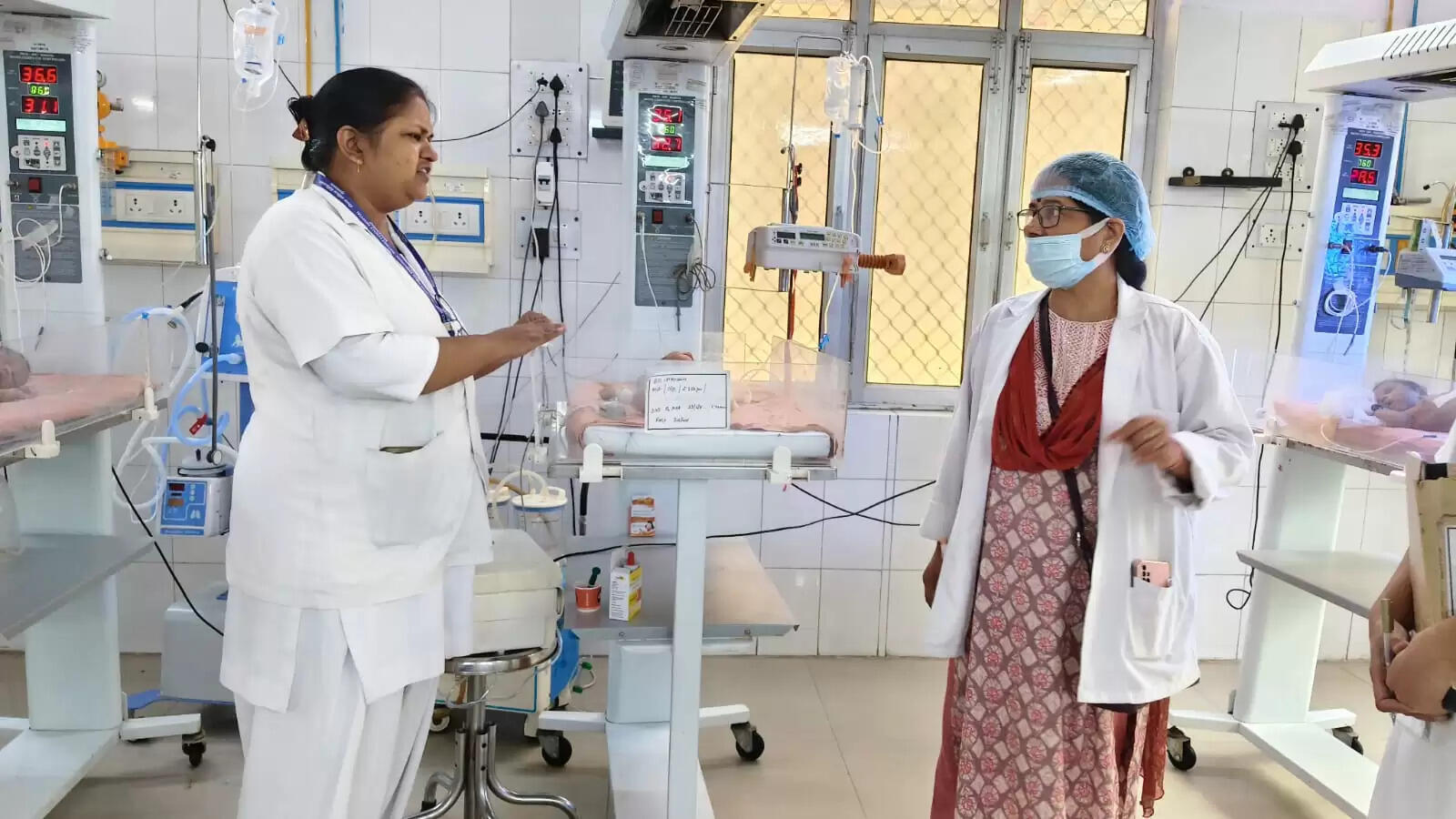 पटना-चंडीगढ़ ट्रेन में मिले नवजात की हालत में सुधार, आक्सीजन हटा