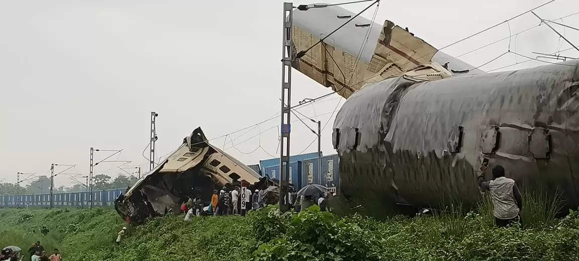 कटिहार रेलमंडल ने कंचनजंगा एक्सप्रेस हादसे को लेकर जारी किया हेल्पलाइन नंबर