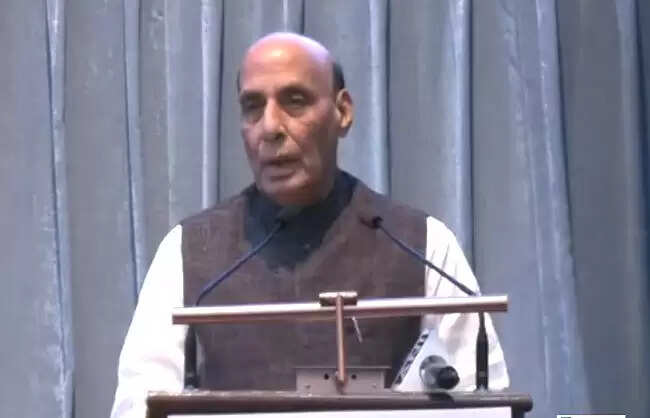 भारत की संप्रभुता से खिलवाड़ करने वालों को करारा जवाब देने के लिए तैयार : राजनाथ