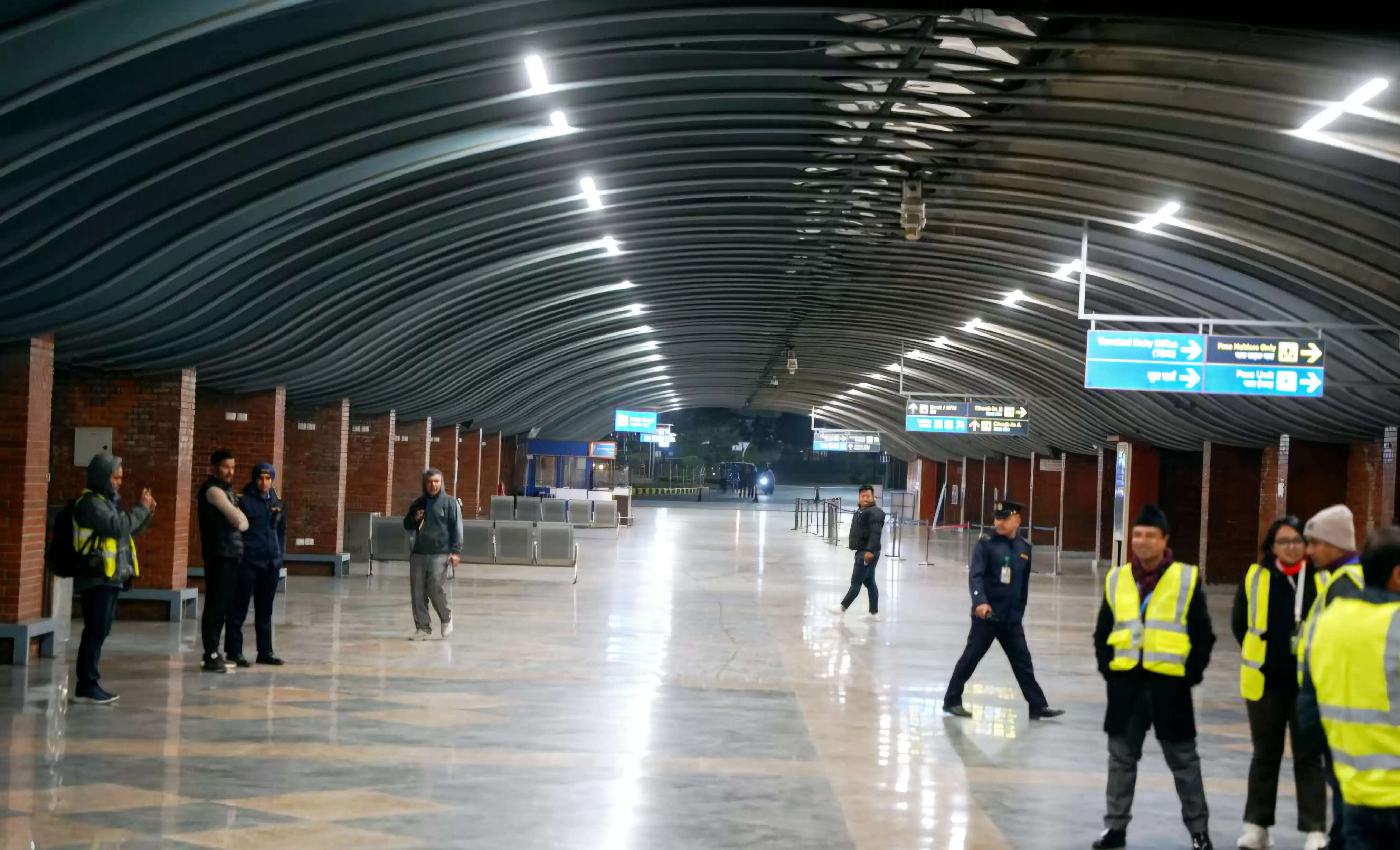 काठमांडू से चीन जा रही स्विस महिला से विदेशी मुद्रा बरामद, गिरफ्तार