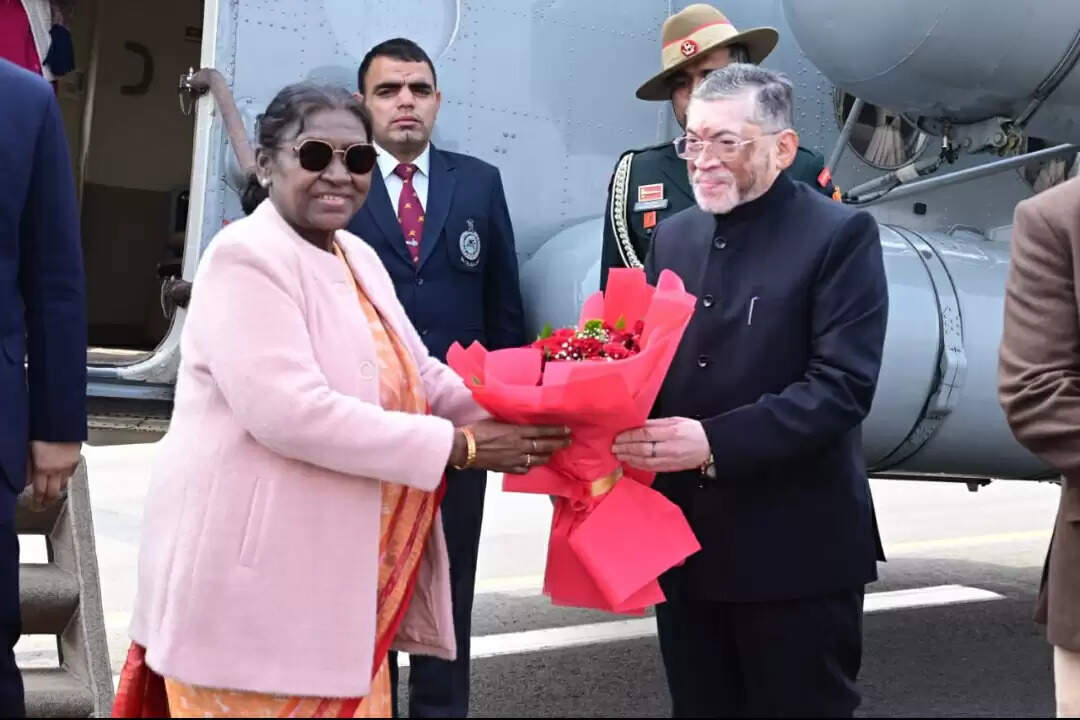 झारखंड : संथाली भाषा की ओलचिकी लिपि के शताब्दी वर्ष समारोह में शामिल हुईं राष्ट्रपति