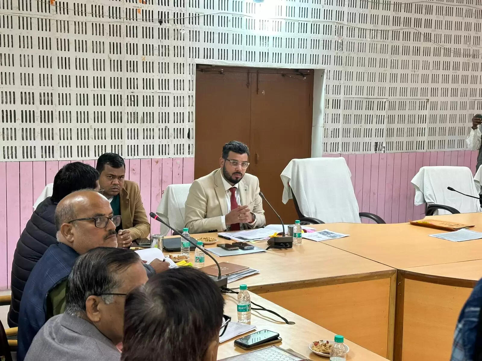 शिक्षा विभाग की बैठक में न आना लापरवाह बीईओ को पड़ा भारी, सीडीओ ने दिए वेतन रोकने के निर्देश