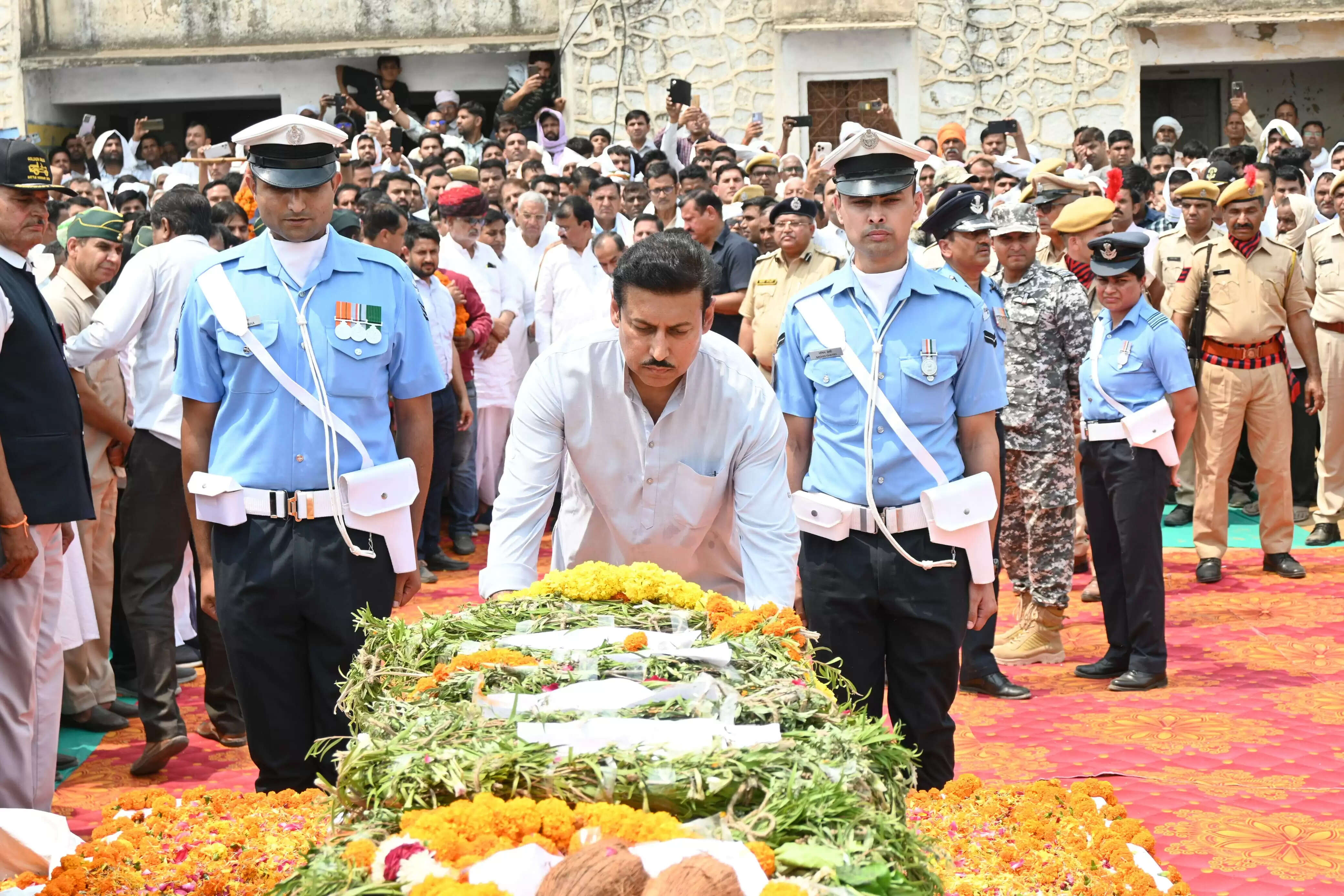 राजकीय व सैन्य सम्मान से किया गया बलिदानी सुरेन्द्र कुमार का अंतिम संस्कार