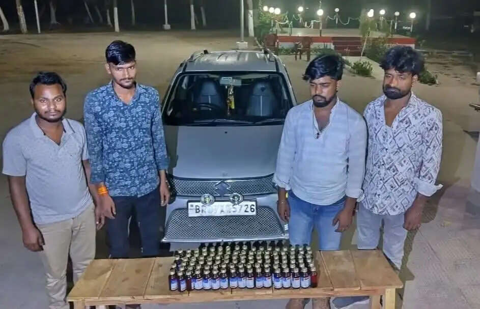 ऑल्टो कार से प्रतिबंधित कोडीन युक्त कफ सिरप बरामद,चार गिरफ्तार