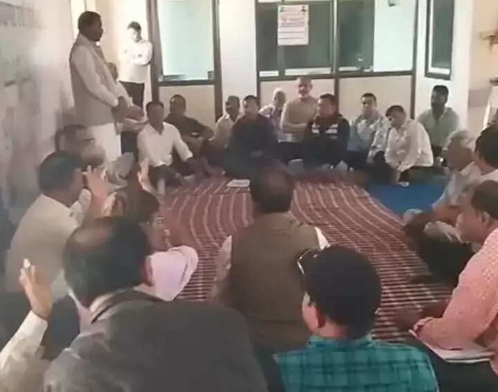 सागवाड़ा में नगर पालिका भवन निर्माण को लेकर विवाद, यूडीएच मंत्री का प्रस्तावित शिलान्यास कार्यक्रम स्थगित