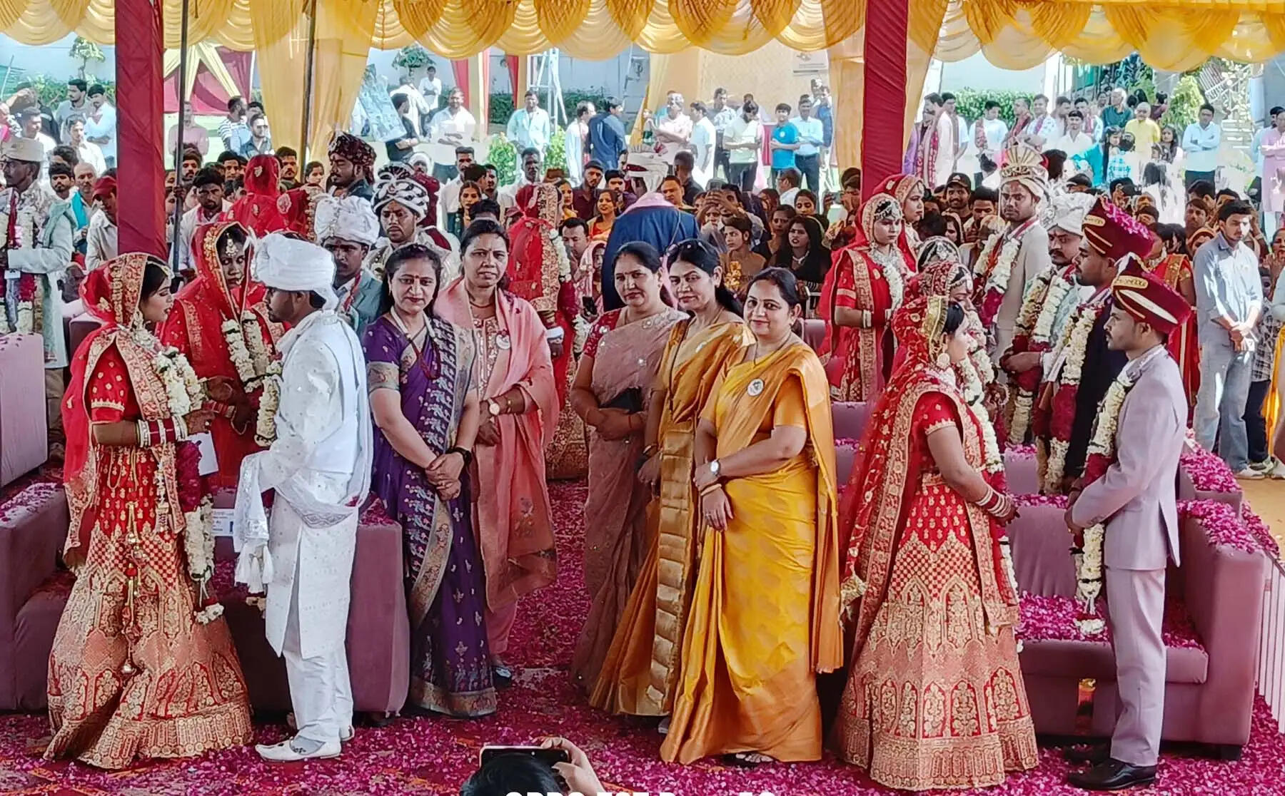 गुरुग्राम: स्वास्तिक परिवार की दुआएं लेकर विदा हुईं 16 बेटियां