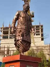 भोपाल में पूर्व राज्यसभा सांसद कैलाश सारंग की प्रतिमा से छेड़छाड़ पर भड़का आक्रोश, सकल हिंदू समाज ने किया प्रदर्शन