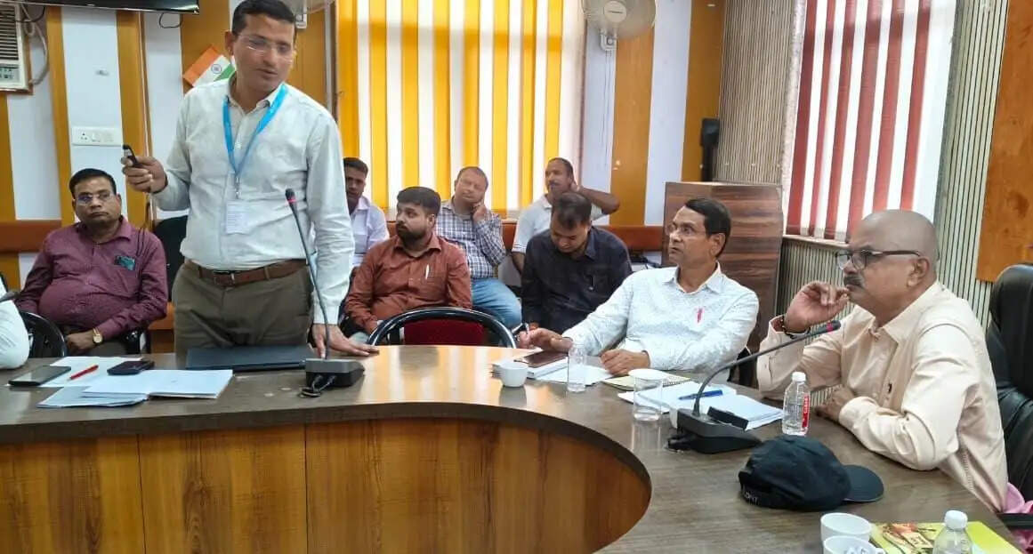 अस्पतालों पर रात्रि निवास करें अधिकारी, क्षेत्र भ्रमण कर करें ओटी की जांच : सीएमओ