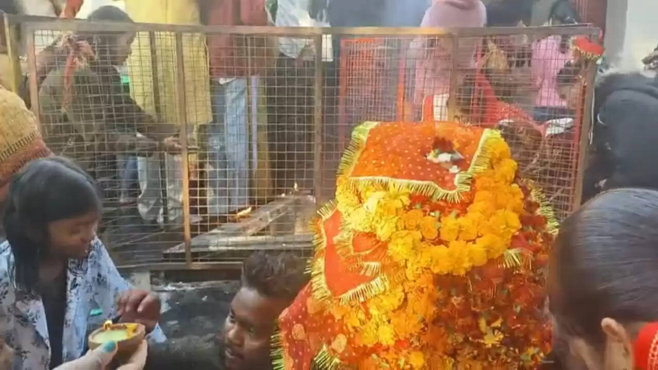 अंबिकापुर : आस्था और उल्लास के साथ नए साल 2026 का आगाज, माँ महामाया मंदिर में उमड़ा श्रद्धालुओं का सैलाब