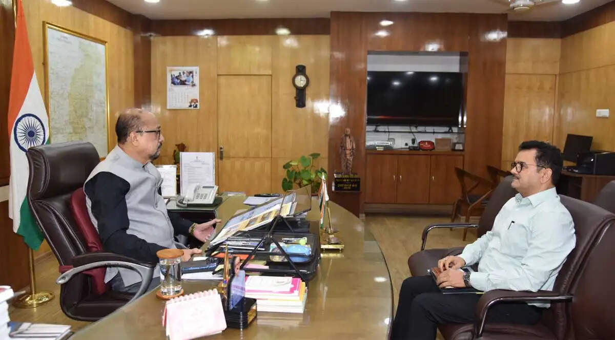 रायपुर : अवैध रेत उत्खनन पर राज्यपाल रमेन डेका सख्त बोले, नदियों के अस्तित्व से खिलवाड़ मंजूर नहीं