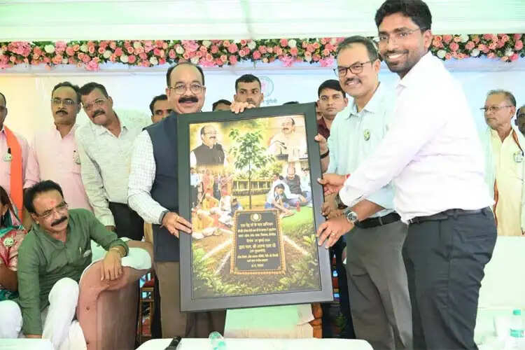 उप मुख्यमंत्री&nbsp;अरुण साव ने वन महोत्सव का किया शुभारंभ