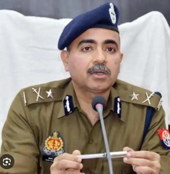 कौशांबी पटाखा फैक्ट्री विस्फोट में बड़ी कार्रवाई, एक इंस्पेक्टर और छह सब इंस्पेक्टर निलंबित
