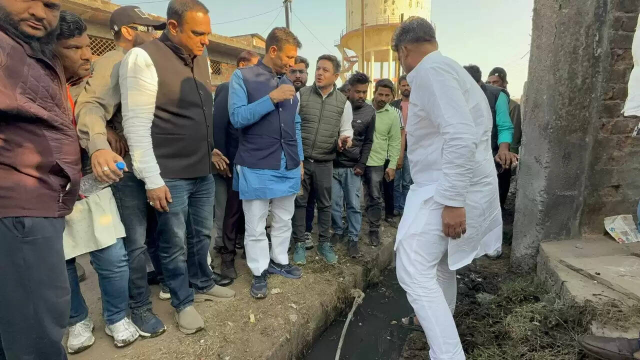 भोपाल में जीतू पटवारी ने वार्डों में पहुंचकर किया वाटर ऑडिट, कहा-शुद्ध पेयजल देना सरकार का फर्ज