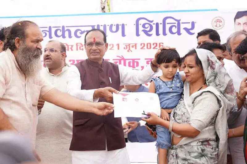 सरकार का लक्ष्य अंतिम पंक्ति में खड़े व्यक्ति योजनाओं का लाभ पहुंचानाः शिवराज सिंह