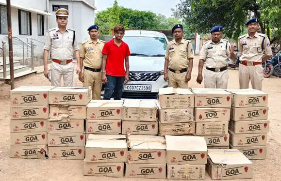 दाे लाख 65 हजार की अवैध अंग्रेजी शराब के साथ एक कार सवार आराेपित गिरफ्तार