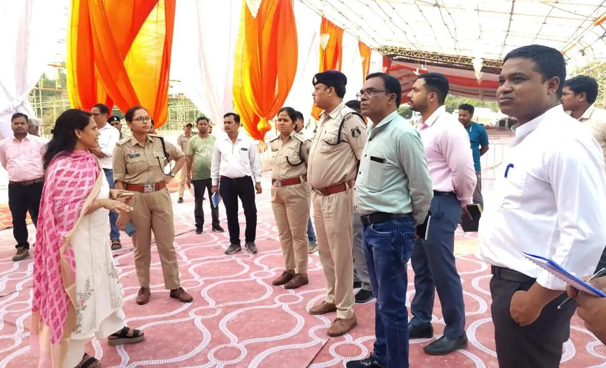 एमसीबी : कलेक्टर ने चिरमिरी और खड़गवां में जनसुविधाओं का लिया जायजा, जल संरक्षण को बताया प्राथमिकता