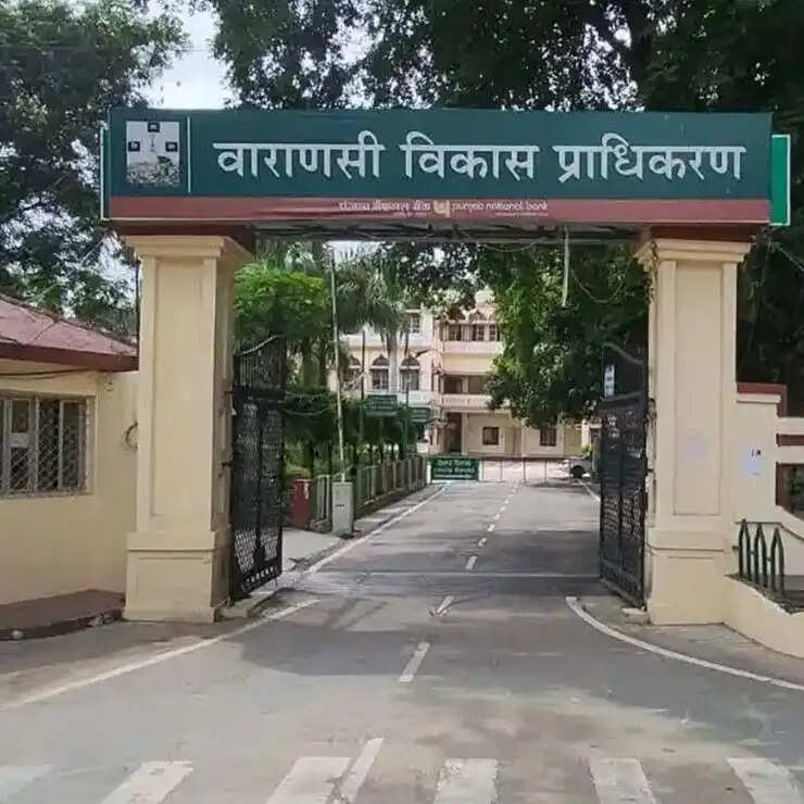 वाराणसी में बिना मानचित्र स्वीकृत कराए बने होटलों के खिलाफ वीडीए ने चलाया अभियान,13 होटल सील