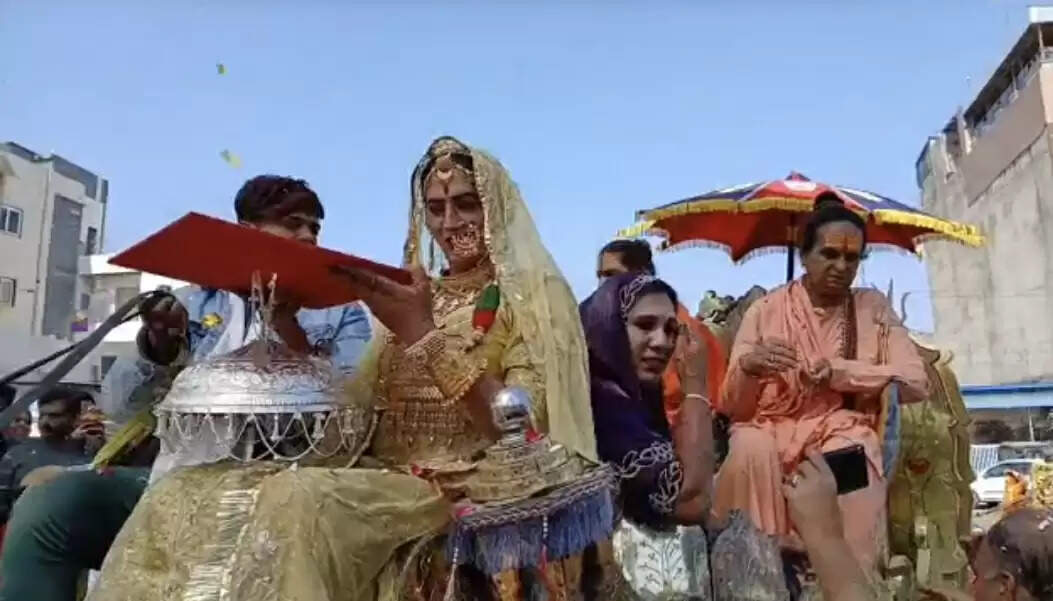 अखिल भारतीय किन्नर महासम्मेलन: किन्नर समाज ने निकाली गाजे—बाजे से भव्य शोभायात्रा