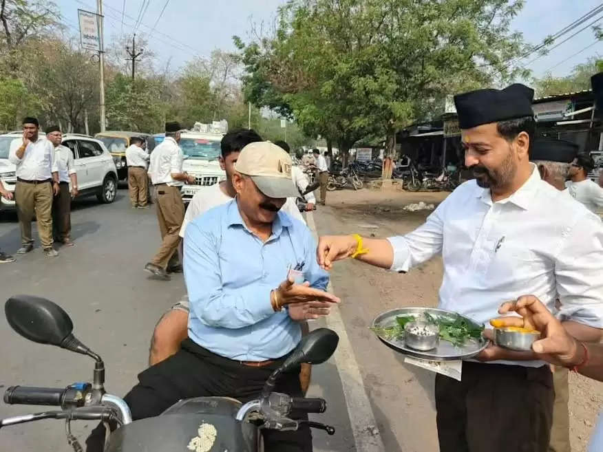 मंदसौरः नीम और मिश्री का प्रसाद बांटकर मनाया हिंदू नव वर्ष