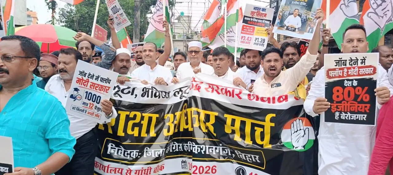 महंगाई, बेरोजगारी और नीट अनियमितता के खिलाफ कांग्रेस का पैदल मार्च, शिक्षा मंत्री का पुतला फूंका