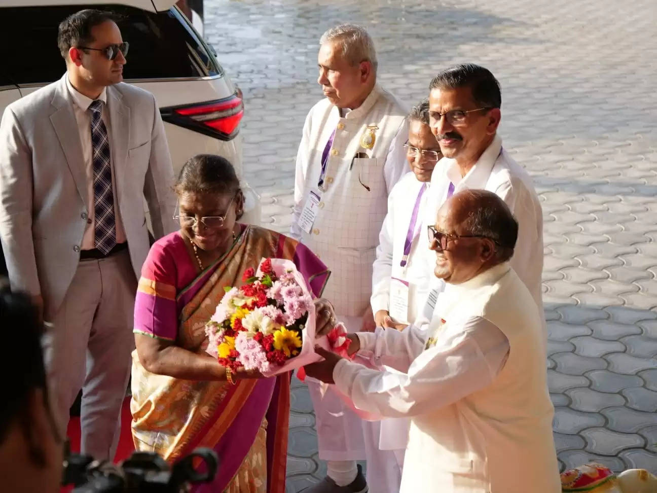 आध्यात्मिकता से स्वच्छ और स्वस्थ समाज वैश्विक शिखर सम्मेलन का आगाज करेंगी राष्ट्रपति